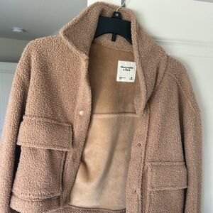 Abercrombie women’s cropped Sherpa jacket